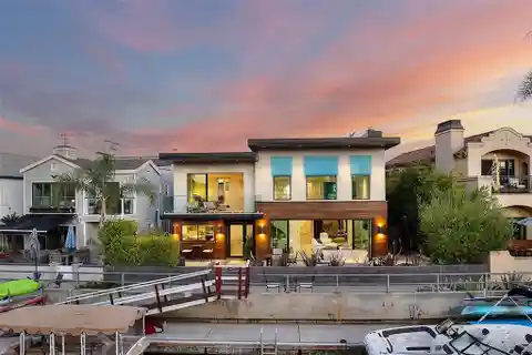 Exceptional Residence on a Sprawling Waterfront Lot