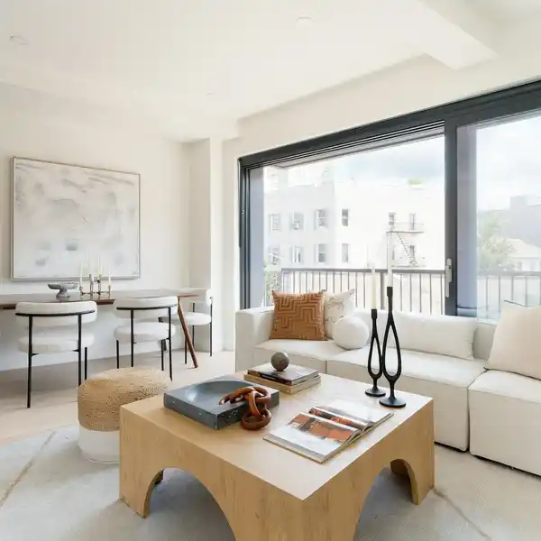 A SOPHISTICATED NEW CONDOMINIUM