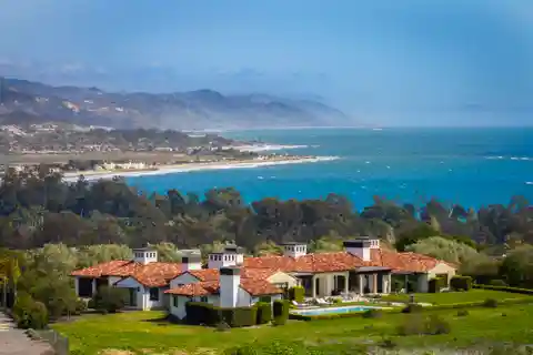 Peaceful Coastal Escape