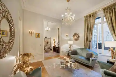 Peaceful Apartment Overlooking a Courtyard