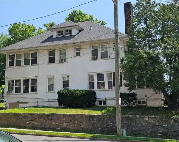 SPACIOUS HOME IN THE HEART OF DOWNTOWN