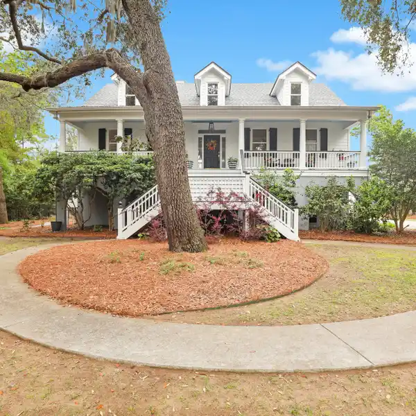 BEAUTIFUL MODERN LOWCOUNTRY DESIGN