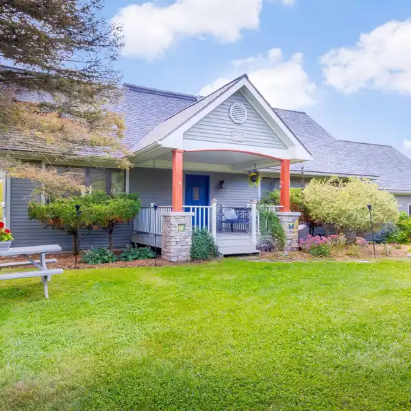 EQUESTRIAN ELEGANCE MEETS MODERN COUNTRY LIVING