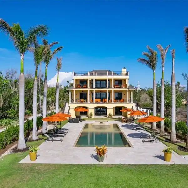 AVOCA - CAPTIVATING GULF-FRONT RETREAT