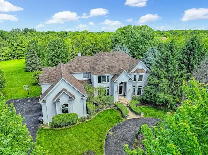 Exquisite Residence in Sought-after Barrington Hills