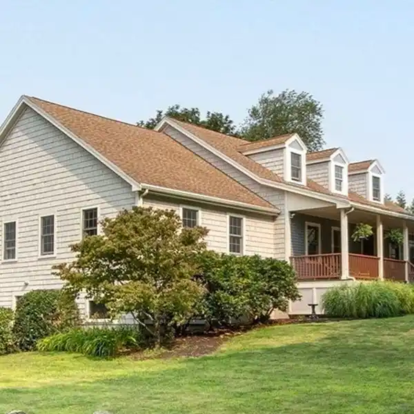 TRANQUIL RETREAT WITH EXPANSIVE DECK AND VIEWS