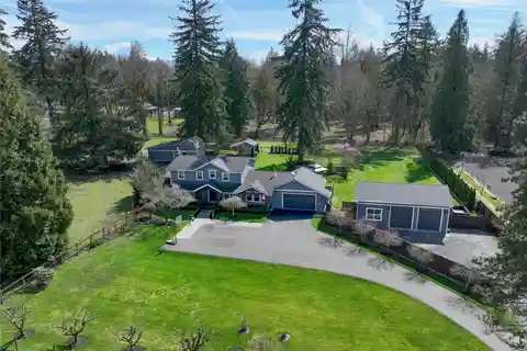 Fully Remodeled Farmhouse