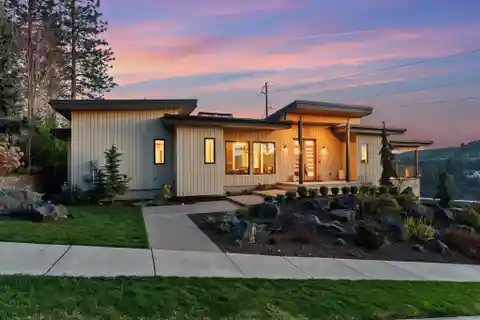 Modern Smart Home on the Bluff