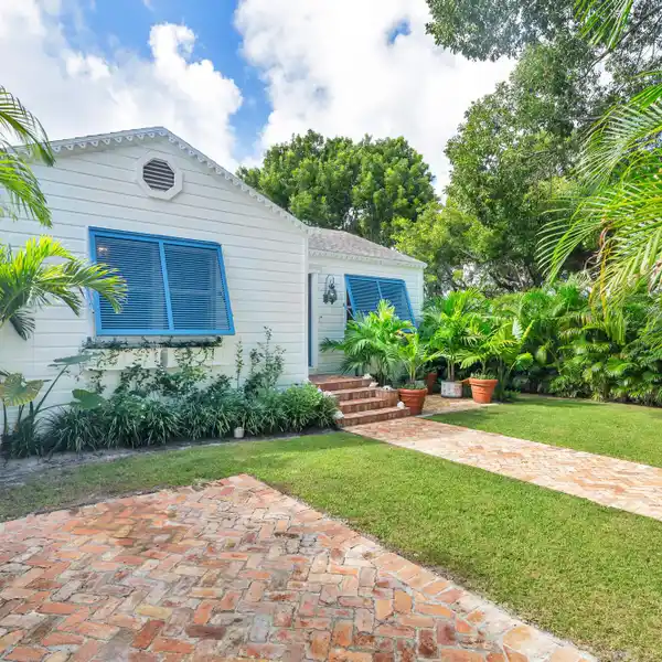 BERMUDA COTTAGE MEETS BACKYARD OASIS