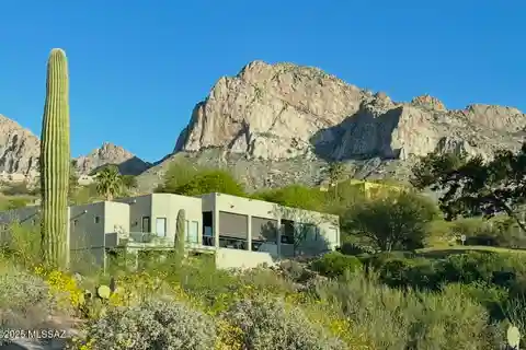 Contemporary Desert Retreat Perched on Quiet Hillside
