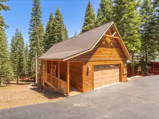 Luxury Mountain Retreat with Forest Views