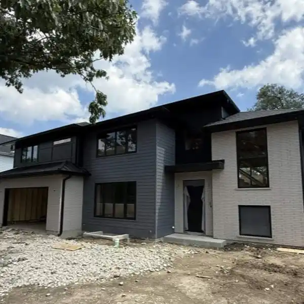 STUNNING CUSTOM-BUILT CONTEMPORARY RESIDENCE