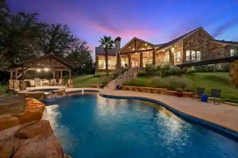 Entertainer’s Dream with Pool, Spa, Pavilion