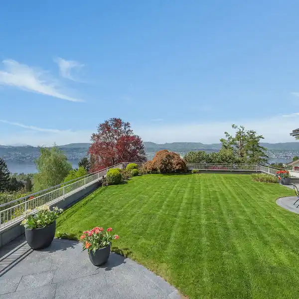 ELEGANT VILLA IN A PRIME LOCATION IN HERRLIBERG