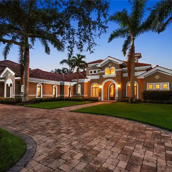 EXQUISITELY DESIGNED LUXURY HOME