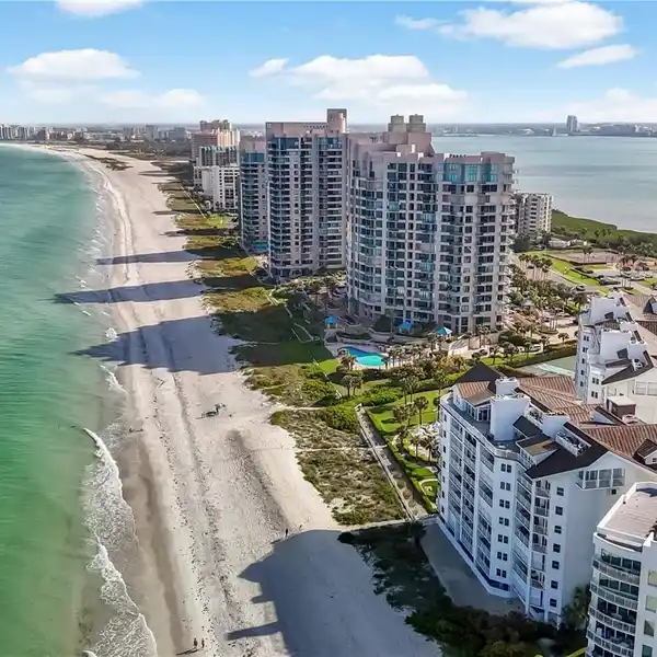 ELEGANT GULF-FRONT CONDO