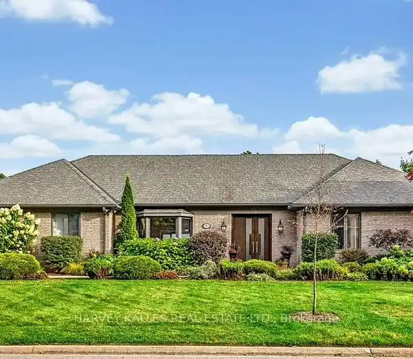 TRANSFORMED BUNGALOW ON AN EXCLUSIVE STREET