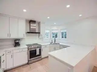Beautifully Remodeled End-Unit Townhome