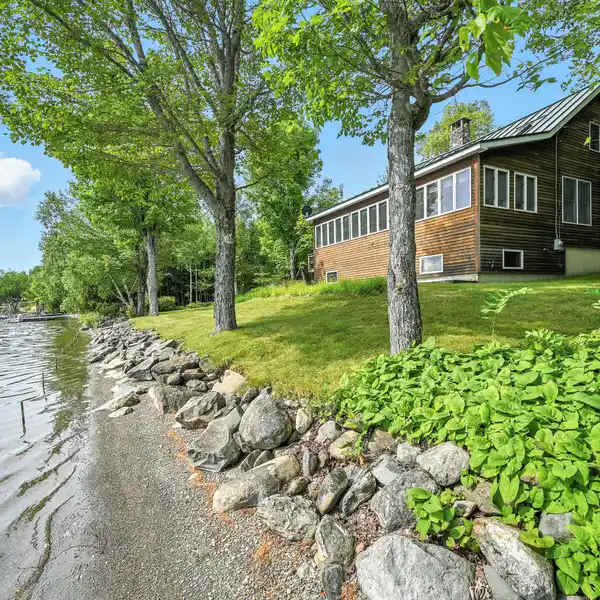 MULTI-GENERATIONAL FAMILY COTTAGE ON RANGELEY LAKE