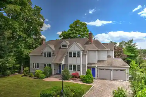 Comfortable Living on a Peaceful Cul-de-sac