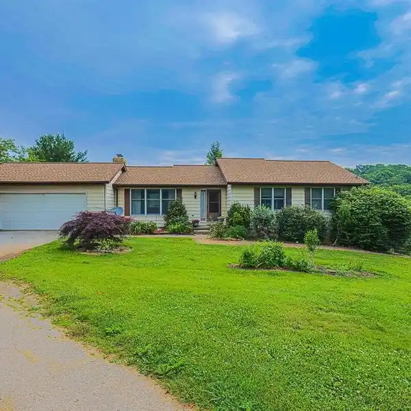 QUIET HORSE FARM IN THE OUTSKIRTS OF WESTMINSTER CITY
