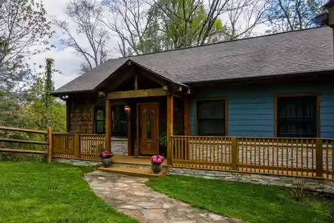 Cozy Comfort Meets Prime High Country Location