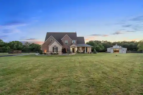 Horse Lover's Paradise on 11 Acres