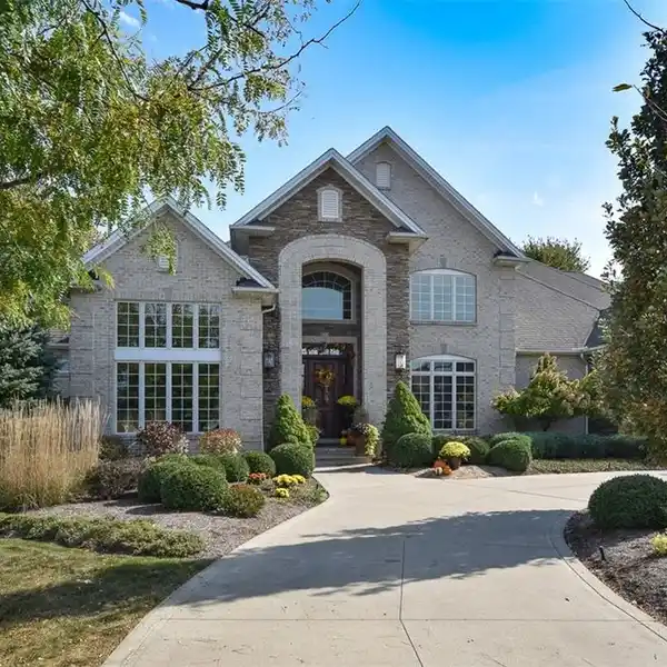 GRAND COLONIAL ELEGANCE WITH MODERN SOPHISTICATION