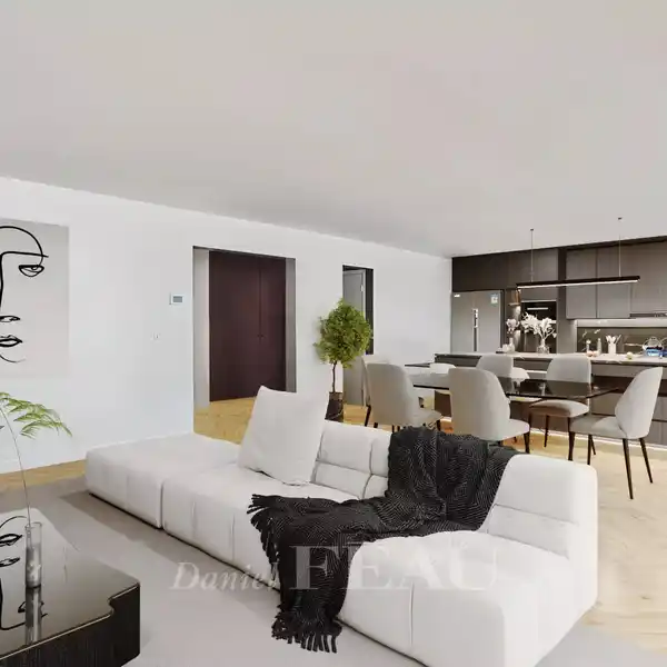 BRIGHT DUAL-ASPECT APARTMENT WITH GARDEN VIEWS