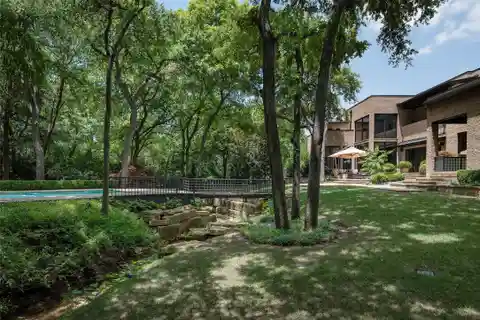 Stylish Contemporary Oasis in Preston Hollow