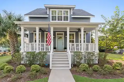 Stunning Waterway Cove Cottage Home
