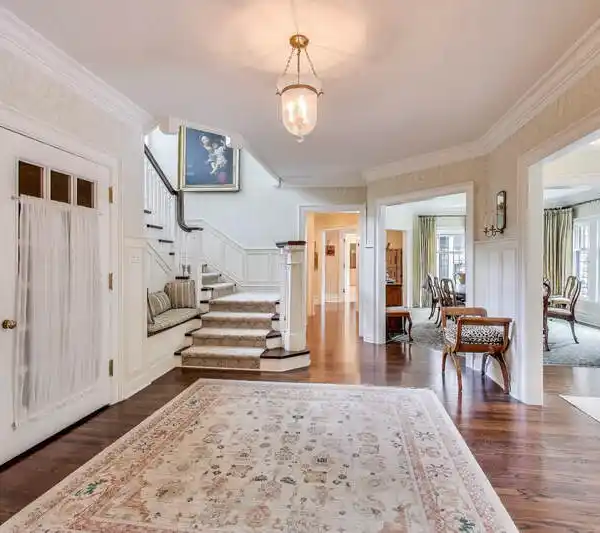 MEADOWPOOL - A DISTINGUISHED TUDOR RESIDENCE