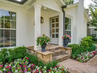 Highland Park West Cottage with Pool