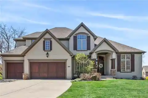 Luxury Living Backing to Neighborhood Lake