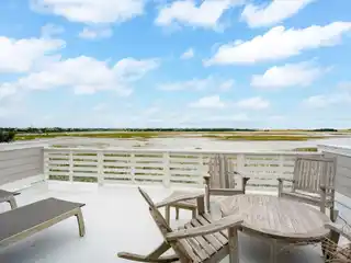 Spacious Townhome Close to Folly Beach