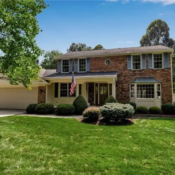 MAGNIFICENT COLONIAL ON A PRIVATE LOT