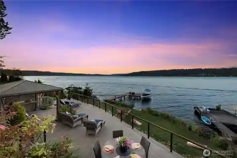 Breezy Lakeside Haven
