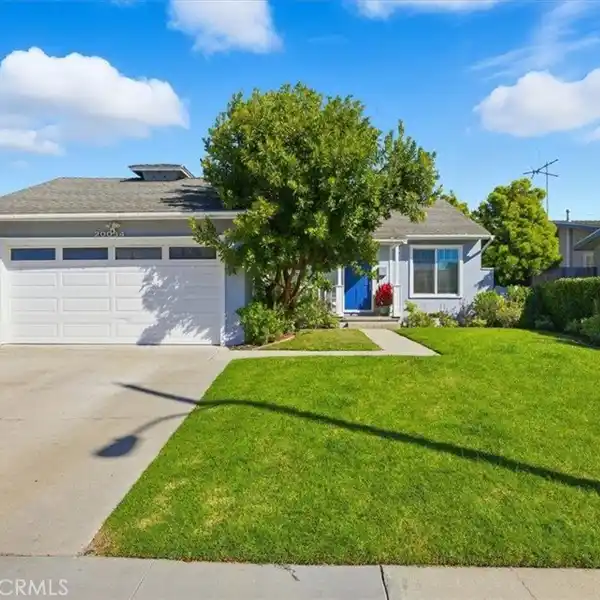 STYLISH HOME WITH PEACEFUL GARDEN ESCAPE