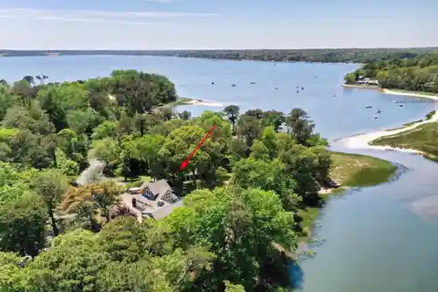Tranquil Waterfront Paradise