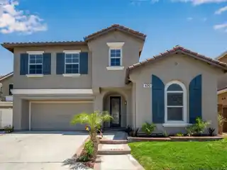Stylish Retreat with Spacious Private Backyard