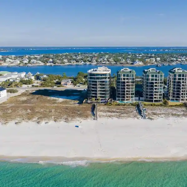 SPECTACULAR THIRD FLOOR RESIDENCE WITH SUNSET VIEWS