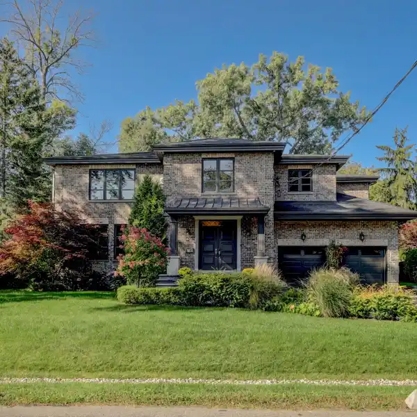 CUSTOM-BUILT BRICK BEAUTY