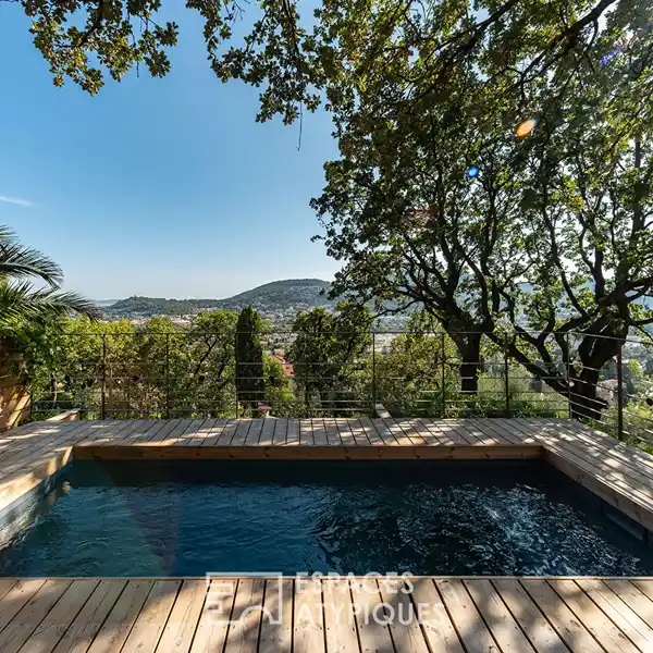 HIGH-END LIVING IN THE HEIGHTS OF HYERES
