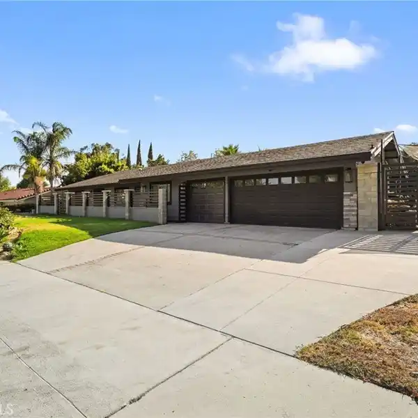 PICTURE-PERFECT MODERN ESTATE