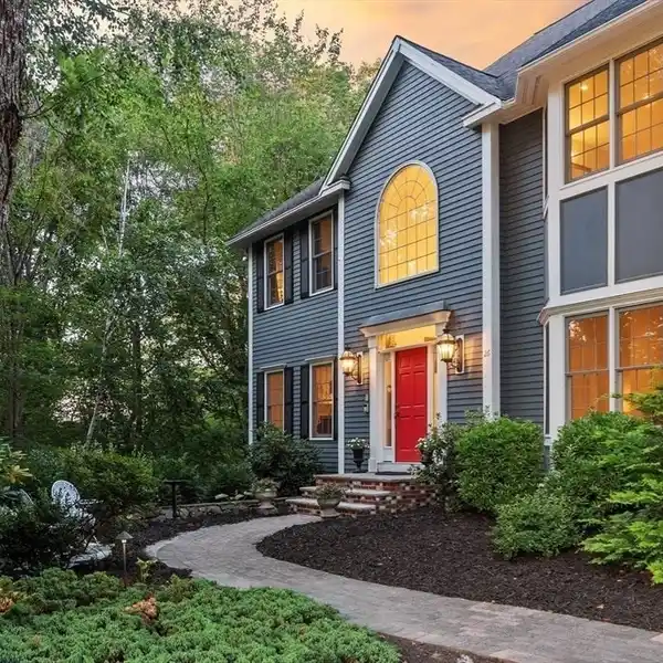 ELEGANT COLONIAL WITH MARBLE FOYER AND VAULTED SPACES