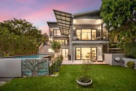 Contemporary Style Stunning Family Residence