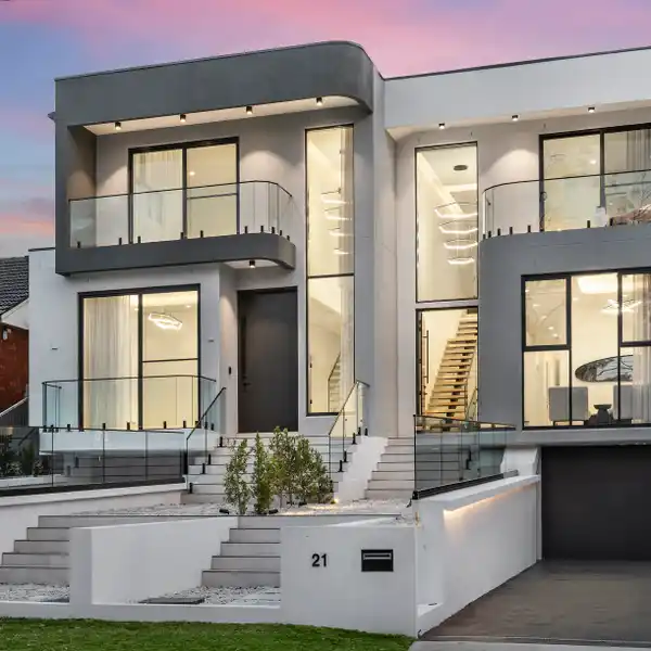LUXURY DUPLEX IN A SOUGHT-AFTER LOCATION