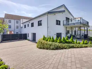 Sustainable Living with Single-Family House with Additional Potential
