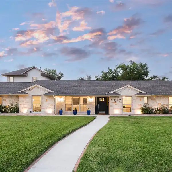 BEAUTIFULLY RENOVATED OPEN-PLAN HOME