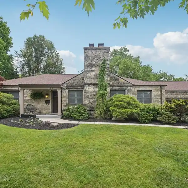CUSTOM STONE MID-CENTURY MODERN RANCH IN RIVERLEA